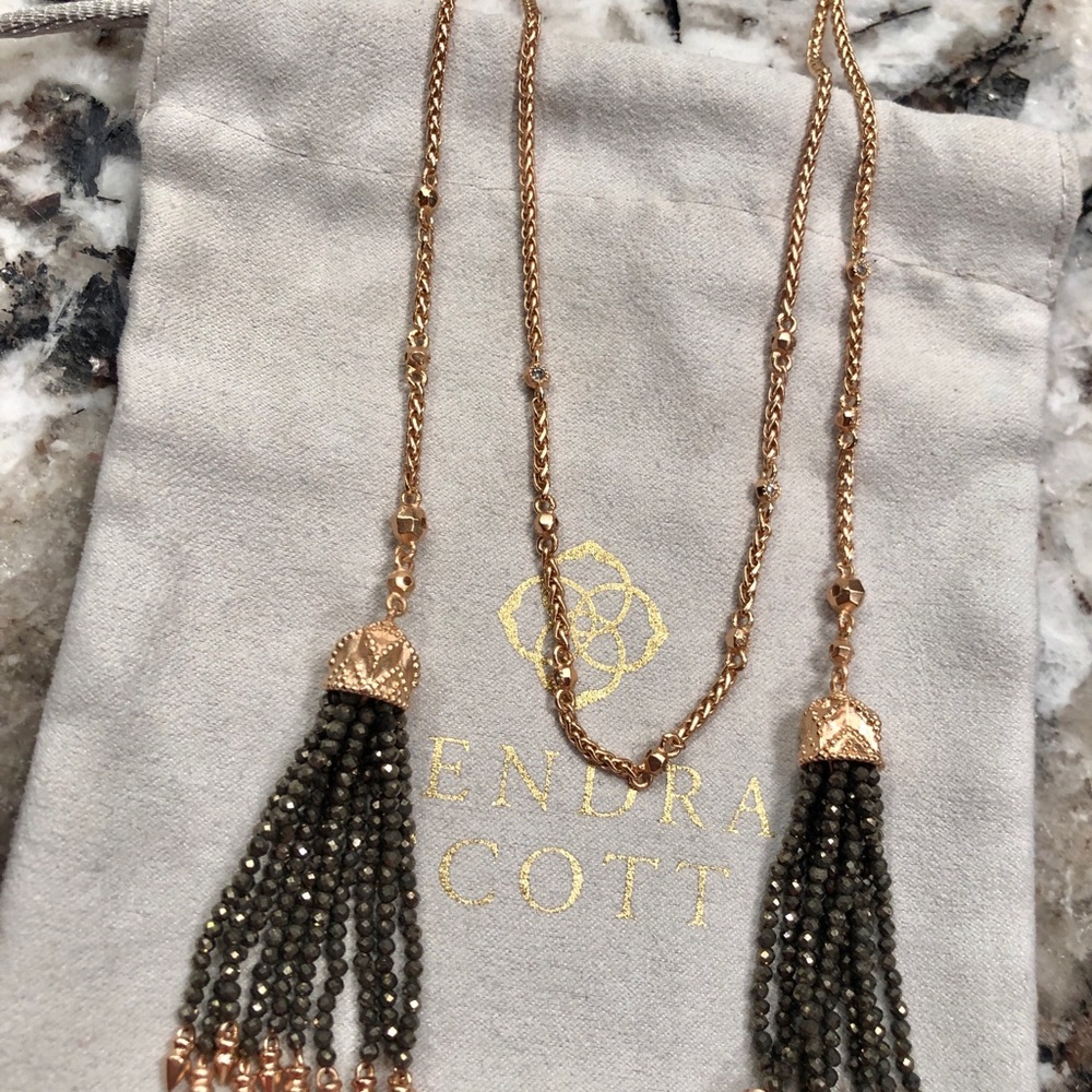 NWT✨ Monique Lariat Necklace in Rose Gold